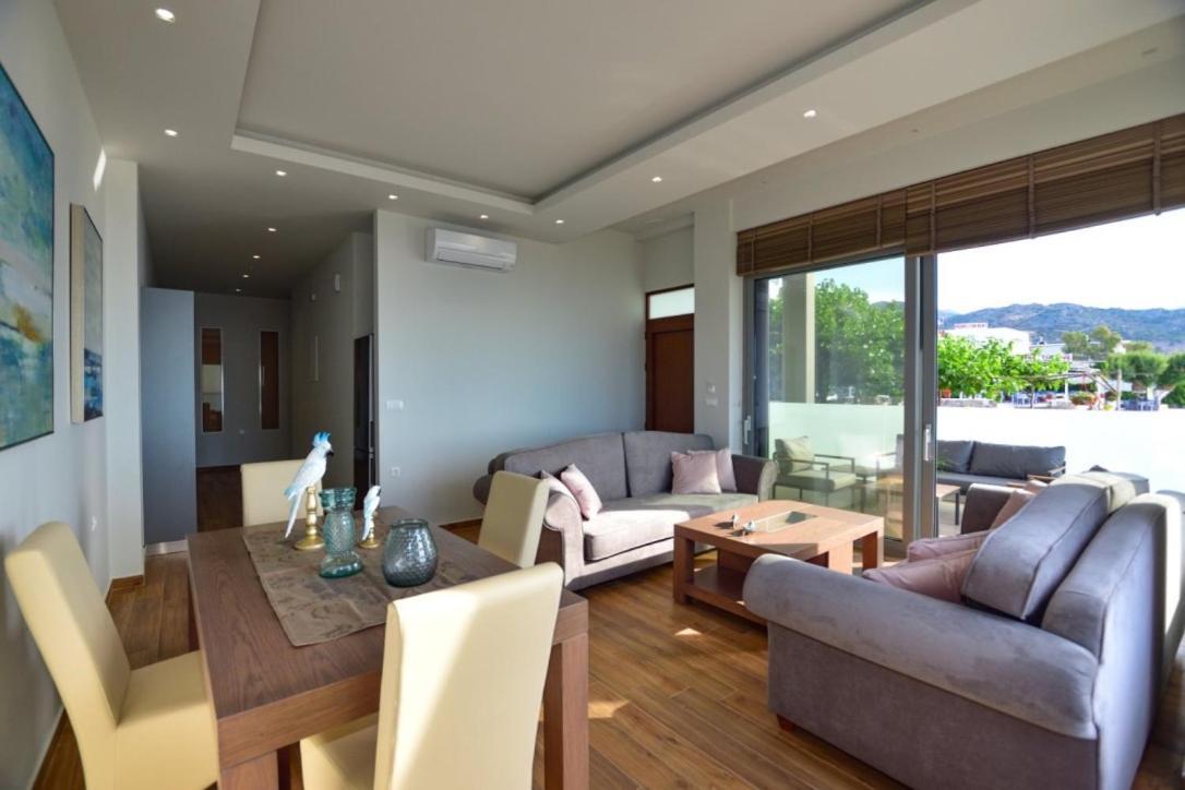 Gonis Grand Luxury Suite Palaiochora Exteriér fotografie